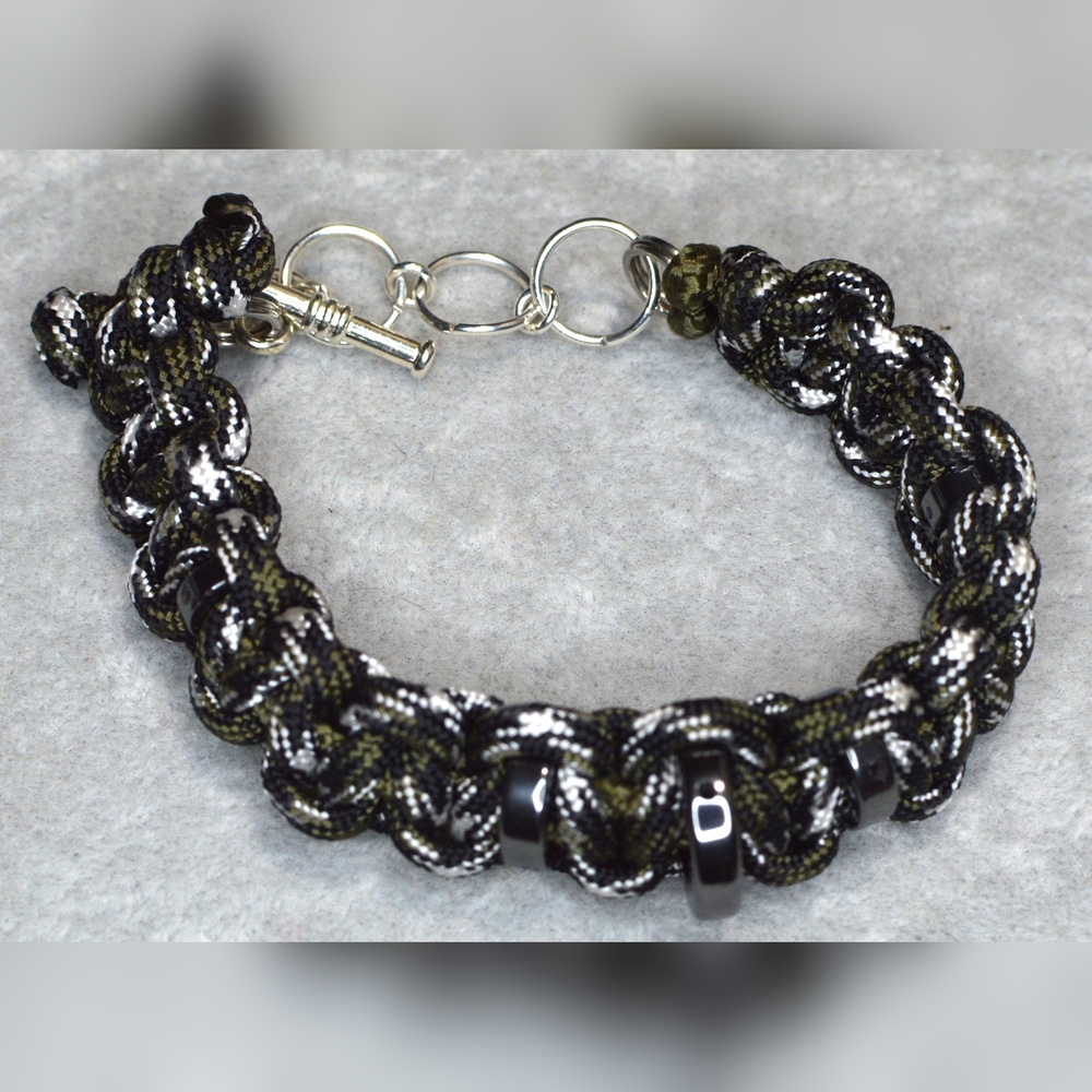 Unisex/men's grey Paracord and hematite bracelet BU-20-001